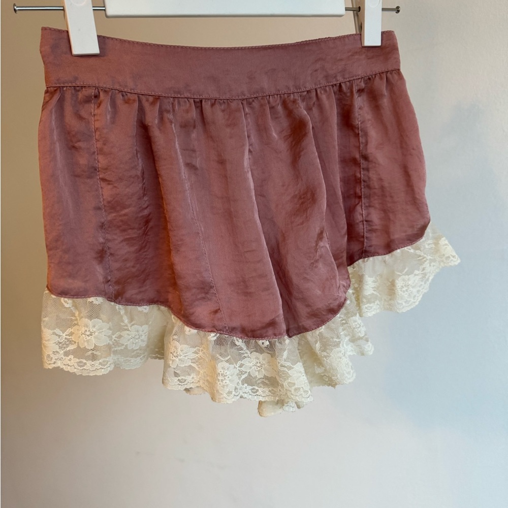 Vintage lace trim shorts